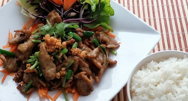 R5. Moo Kratiem Prik Thai